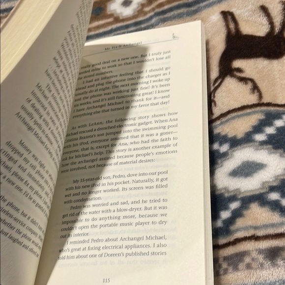 'The Miracles of Archangel Michael Book - Purple and Gold - Picture 7 of 8